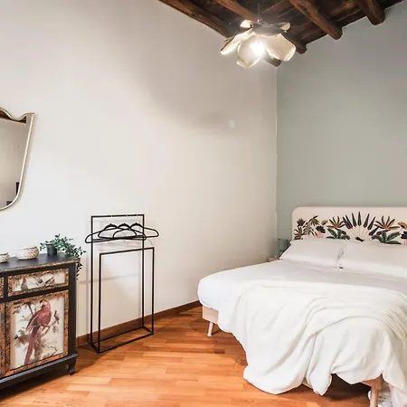Apartment The Rent - Characteristic Three-room Near Piazza Navona