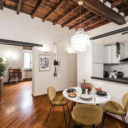 The Rent - Characteristic Three-room Near Piazza Navona Apartment