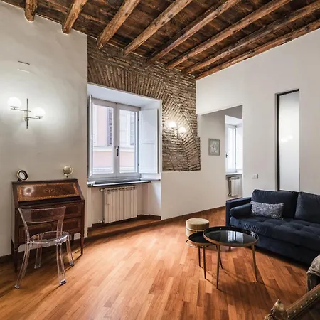 The Rent - Characteristic Three-room Near Piazza Navona *