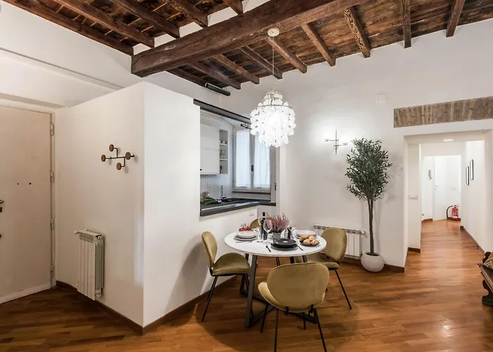 The Rent - Characteristic Three-room Near Piazza Navona Apartment