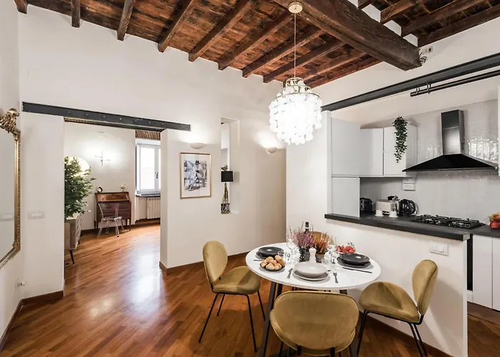 The Rent - Characteristic Three-room Near Piazza Navona Apartment