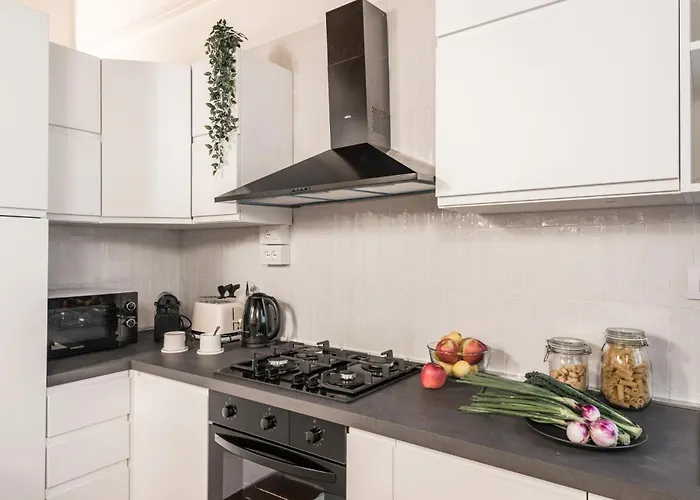 The Rent - Characteristic Three-room Near Piazza Navona Apartment