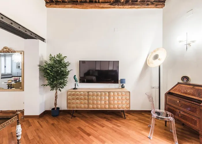 The Rent - Characteristic Three-room Near Piazza Navona *