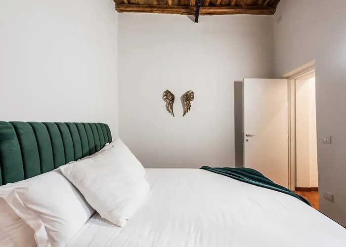 Apartment The Rent - Characteristic Three-room Near Piazza Navona