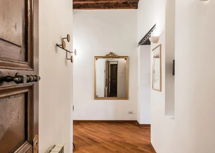 The Rent - Characteristic Three-room Near Piazza Navona Apartment